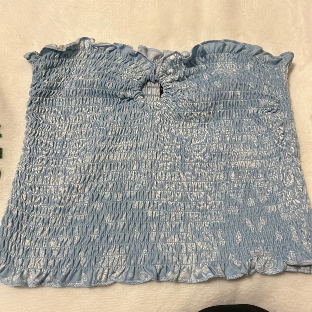Blue crop top shirt